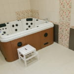 Dampfbad sowie eine SaunaСауна, гидромассажная ванна