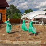 Танцуют на открытие ресторана в Переславле 27